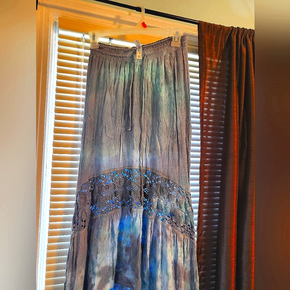Tie dye maxi skirt. Please read full description!!  It's very long